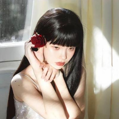 想踢沉迷男的女人